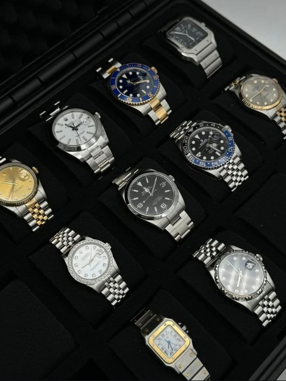 Luxury watches presented in the Timeless Elegance showroom
